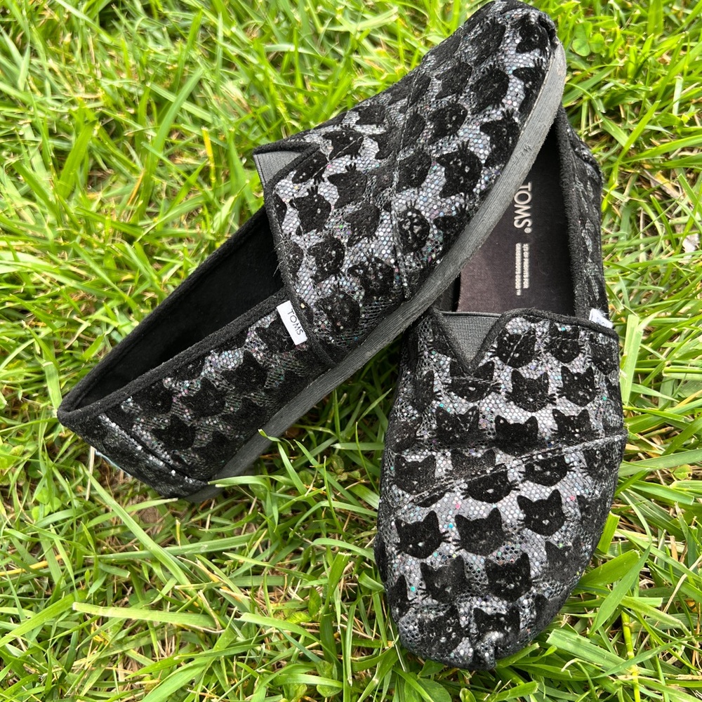 TOMS - Black Cat Patterned Sparkle Slip-On Shoes